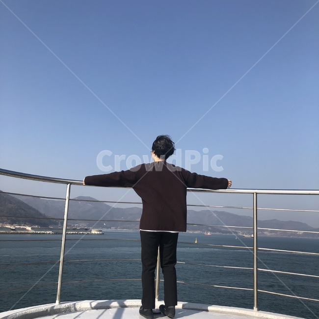 바다,바다바람,사람전신,전신뒷모습,뒷모습,바다뒷모습,사람,인물,인간,human,person