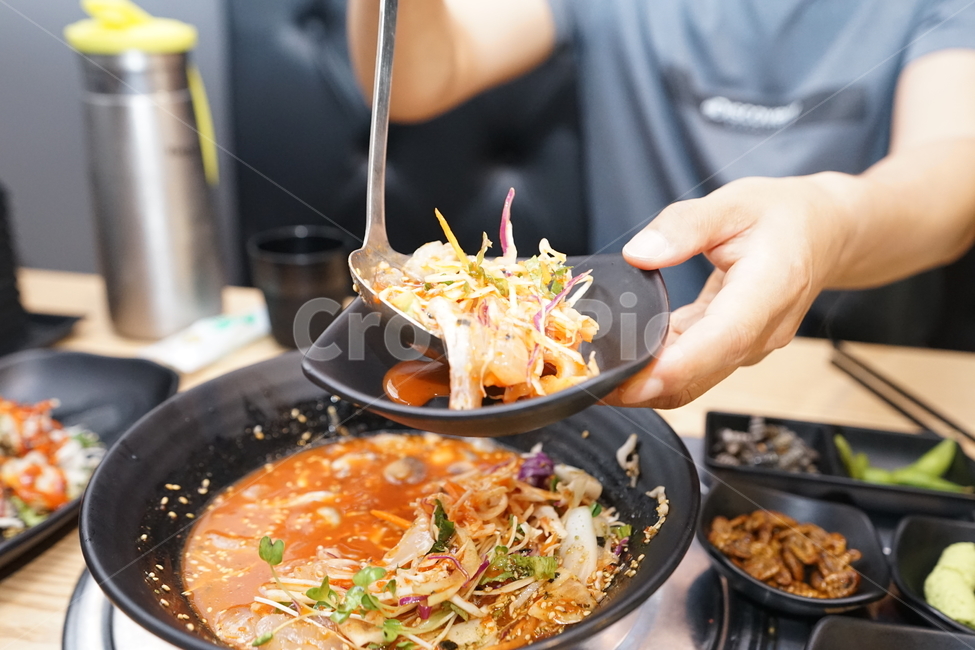 생선,물회,식사,음식,여름,안주,먹거리,푸드,해물,해산물,씨푸드,사람,인물,인간,human,person,신체일부,몸,body,음식,식재료,요리,food,cook,meal,dishes,food reserves,수산물,해산물,fishery products,seafood