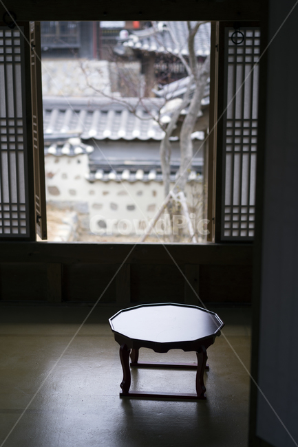 상,창문,한옥,밥상,한옥집,기와집,한국전통,한국문화,korean traditional,korean culture,건축물,건물외관,exterior,building,structure,architecture,construction