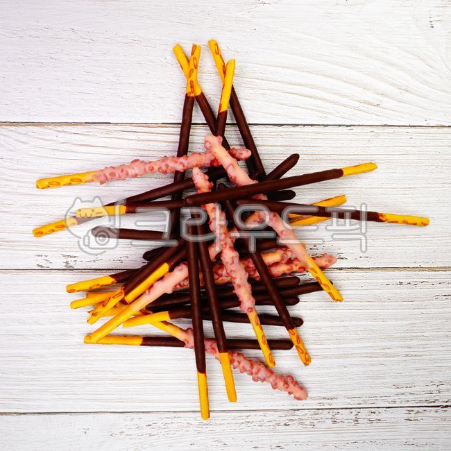 gift,Valentin,love,couple,pepero,snack,tenuity,taste,white background,long,crunchy,table,group,chocolate stick,close up,lover,black,strawberry,tree,valentine,food,Several,korea,dessert,background,biscuit,thing,chocolate