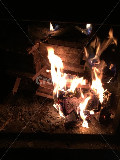 장작,화덕,난로,불꽃,장작불꽃,캠프파이어,불씨
