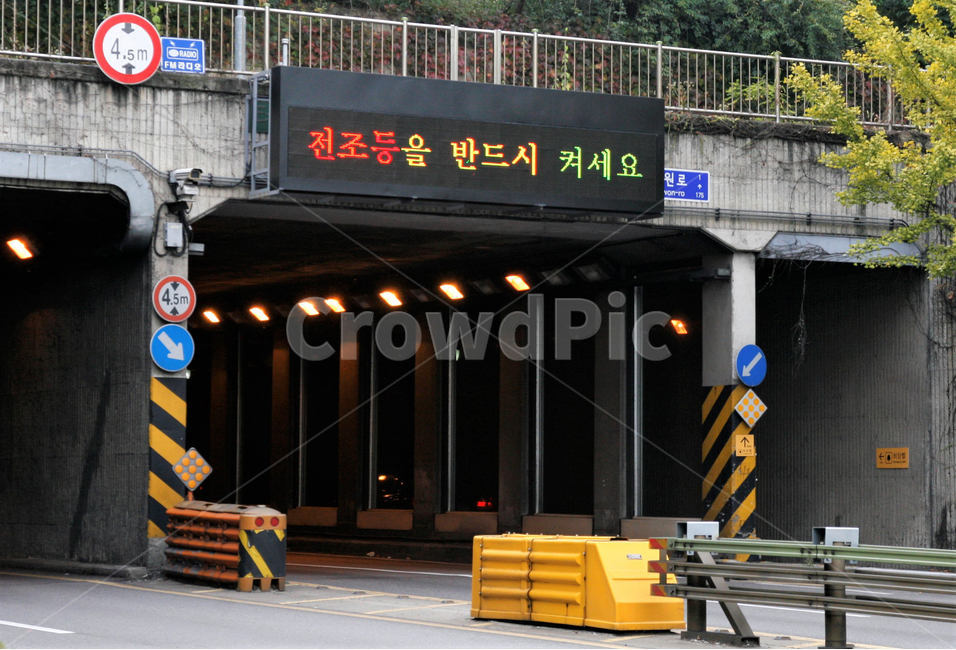 터널,안내,전광판,전조등,교통표지,표지판,교통,교통수단,traffic,transportation