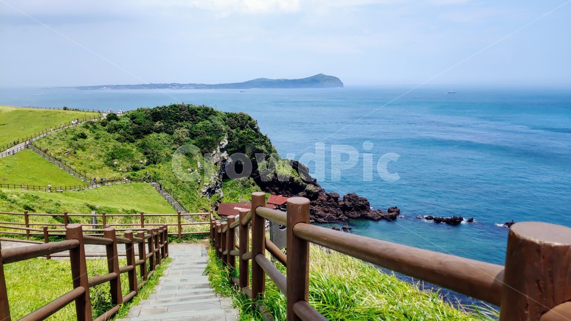 제주도비경,성산일출봉,jejuisland,seongsanilchulbong,제주도,해변산책길,제주도,jeju,jeju island,railing,난간,outdoors,옥외,nature,자연,land,땅