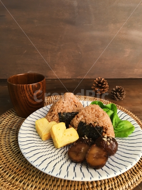 푸드스타일링,오니기리,음식사진,호두오니기리,가을음식,음식,식재료,요리,food,cook,meal,dishes,food reserves,아침식사,조식,브런치,breakfast,brunch,디저트,간식,후식,dessert,snack,연출,컨셉,콘셉,direction,concept