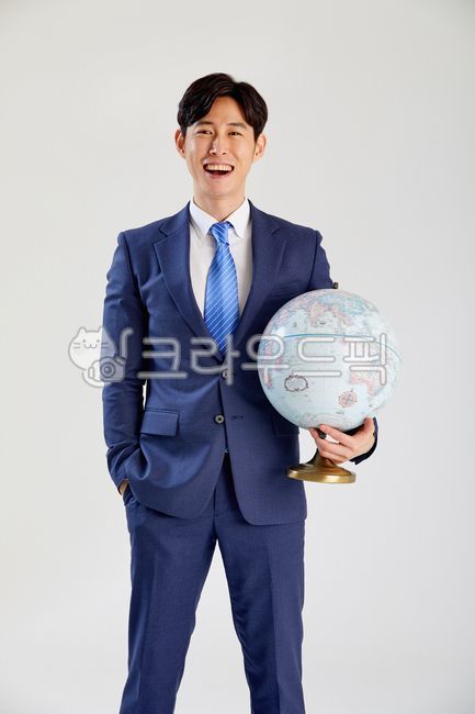 글로벌,정장,미소,지구본,글로벌사업,성공,도전,자신감,직장인,인물,업무,구직,취업,비지니스,남성,매니저,과장,대리,30대,20대,영업,경영자,경영,컨설팅,금융,한국인,동양인,아시아인,1명,회사,사무실,실내,멋진청년,꿈,관리직,일,흰색,누끼,앉은모습,청년,넥타이,1등,최고,글러벌,사업가,청년사업가,global,formal,smile,businessman,globe,globalbusiness,success,challenge,confidence,officeworker,person,job,business,male,deputy,30s,20s,sales,manager,consulting,finance,korean,asian,1person,office,wonderfulyoungmanagement,dream,white,management,부속품,accessory,부속물,accessories,의류,clothing,사람,인물,인간,human,person,남성,남자,man,male,비즈니스,사업,business,service,work