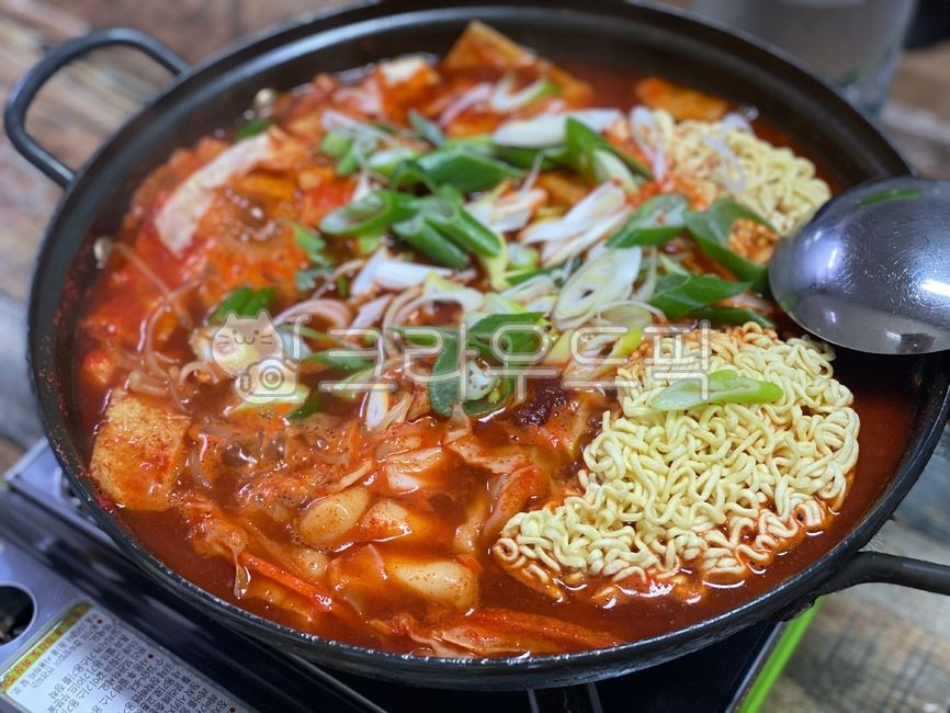 snack,Korean,food,Instant Tteokbokki,meal,Rabokki,one pot,Ramen Sari,rice cake,tteokbokki,snack bar