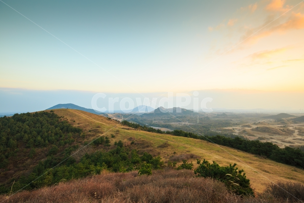 제주일출,일출sunrise,백약이오름,제주오름,제주,제주하늘,능선,철탑,분화구,성산일출봉,우도,아침햇살,canon,잔디,곶자왈,바닥,흙,자연,제주갈대,제주억새,제주일몰,일몰,하늘,여행,제주여행,제주인기,황금빛,새별,오름,새별오름,가을,제주가을,봄,여름,겨울,바다,일출,햇볕,햇살,풍경사진,풍경,작품,갈대,억새,광각,캐논,멋진사진,예쁜풍경,구름,자연,풍경,nature,landscape,한국자연풍경,한국자연경관,korea nature landscape,제주도,jeju,jeju island,outdoors,옥외,hill,언덕