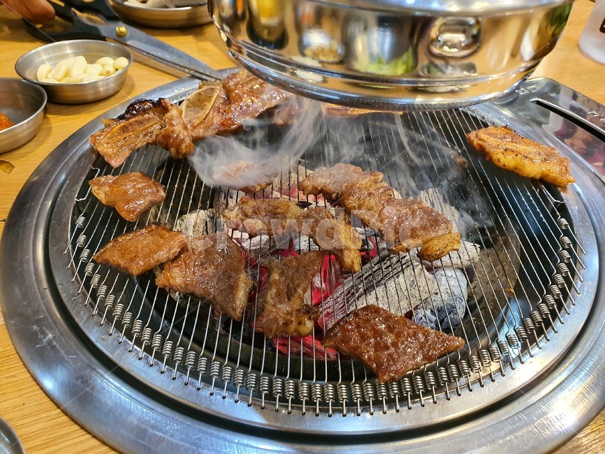 food,고기,갈비,la갈비,meat,음식,요리,dishes,육류,meal,cook,술안주,구이,한식,식사,양념고기,숯불,숯불갈비,음식,식재료,요리,food,cook,meal,dishes,food reserves,육류,고기,meat,한식,한국음식,한국요리,korean food,korean dishes,korean meal,korean cook