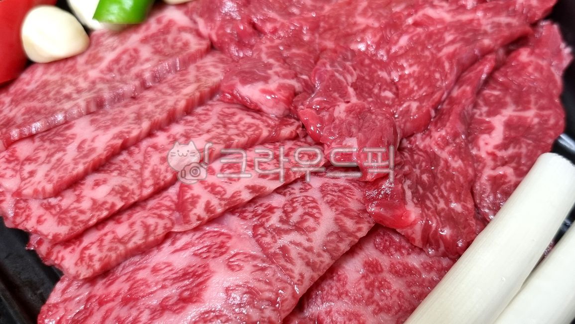 소고기,한우,국내산한우,음식,고기,요리,마늘,버섯,고추,풋고추,파,대파,빨간고추,육사시미,육류,치마살,살치살,한우고기