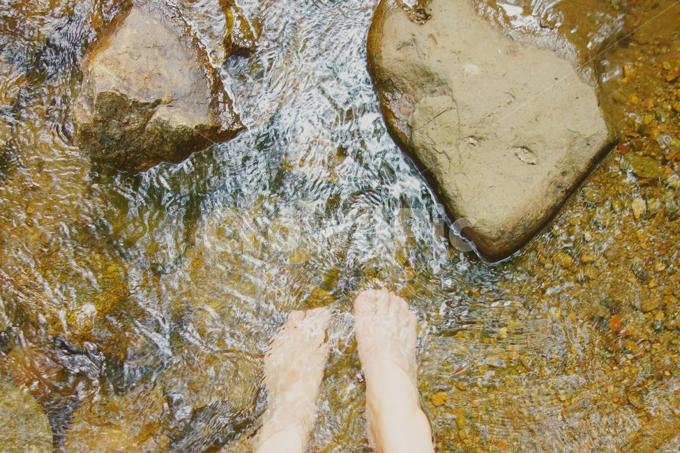 감성사진,여름,물,사람,휴가,발,시내,물가,감성,흙,돌,시원함,cool,foot,summer,rock,water,여름,계절,summer,season,자연,풍경,nature,landscape,사람,인물,인간,human,person,신체일부,몸,body,록,bread,빵,food,음식