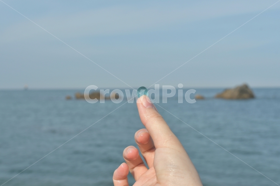 경주,감포,바다,하늘,청록,유리알,손,푸른,돌,beach,sea,사람,인물,인간,human,person,신체일부,몸,body