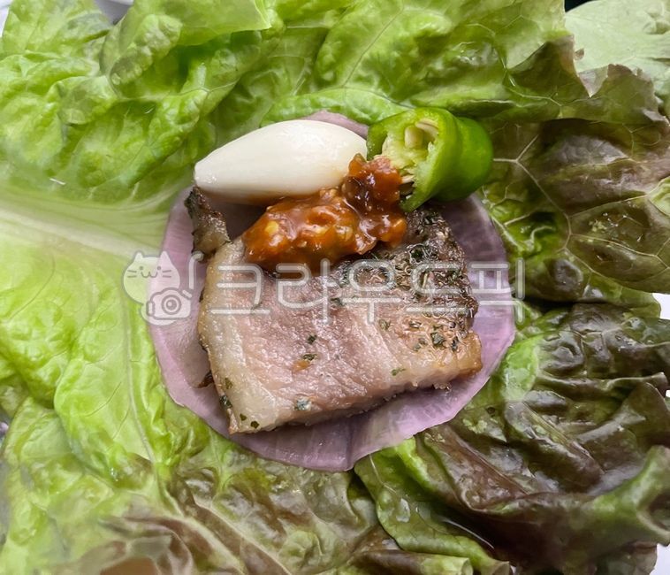 pepper,Ssam vegetables,pickled,radish,Lettuce wrap,pork,vegetable,pig,rice thief,Lettuce,pork belly,Korean food,ingredients,cooking,koreanfood,garlic,Pickled radish,Korean cuisine,cook,Korean,Cheongyang pepper,lettuce,food,meal,dish,plant,meat,Ssamjang,mu