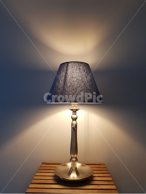 lamp,램프,lampshade,갓,스텐드,조명,스탠드,간접조명,desklamp,무드,은은한,빛,사물,물건,오브젝트,thing,object,matter