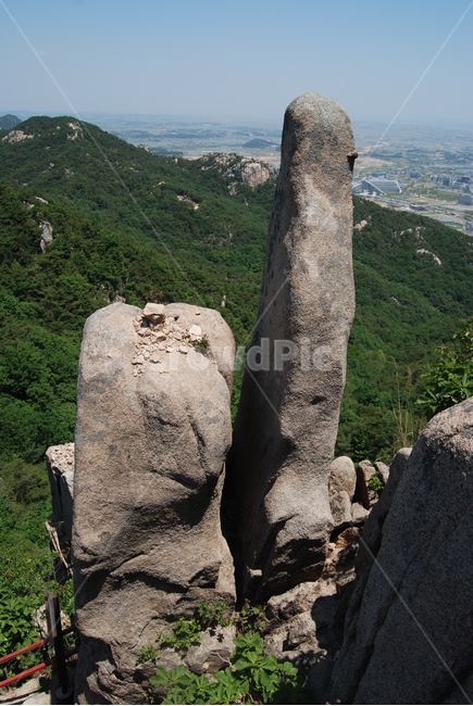 용봉산,병풍바위,의자바위,물개바위,행운바위,자연의위대함,등산로,능선,아름다움,신비스런산,돌,산행,힐링,자연,감성,등산,계절,여행,한국,한국명산,한국등산,풍경,눈,나무,하늘,바람,바람소리,환경,생태계,산,땅,자연,풍경,nature,landscape,한국자연풍경,한국자연경관,korea nature landscape
