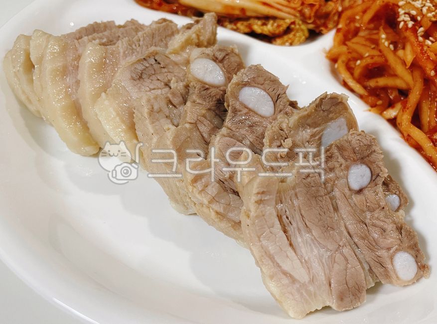 수육,보쌈,삶은고기,고기,돼지고기,돼지,육류,오돌뼈,음식,식사,그릇,food,plate,pork,meat