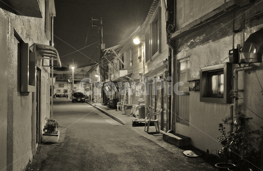 골목,골목길,도로,인천,월미도,동네,집,흑백,밤,도심야경,골목길,alley,흑백,모노톤,monochrome,black and white,path,통로,walkway,보도