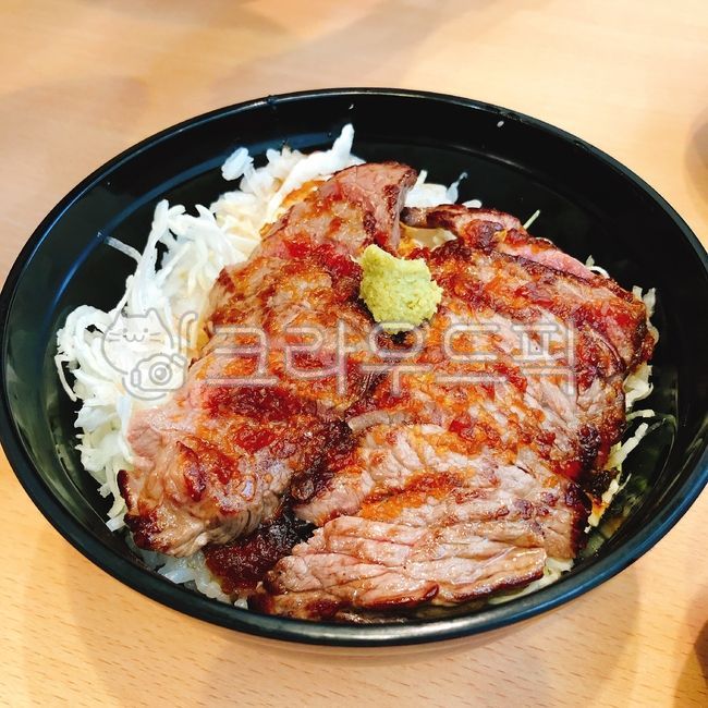 rice bowl,wasabi,cabbage,steak,Japanese food,Steak rice bowl,steak rice bowl,beef rice bowl,beef,rice,Japanese cuisine,food,meal,meat rice bowl,japanesefood