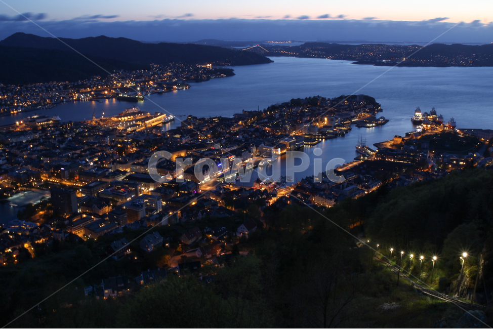 night view,city,tourist attraction,scenery,summit,sea,observatory,superb view,beautiful,view,port city,darkness,Northern Europe,Bergen,Mount Flen,Europe,tourist destination,night,city night view,lighting,city area,Norway,port,light,panoramic view,Nordic c