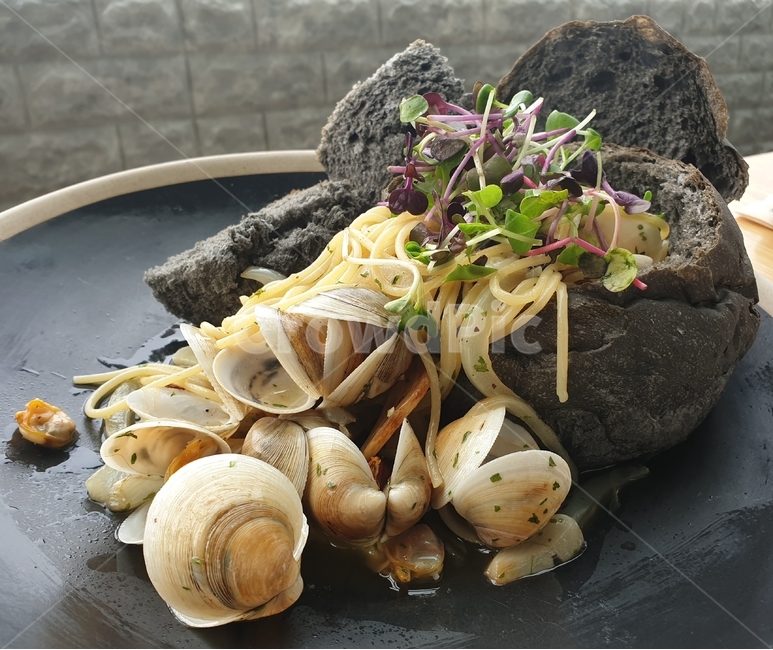 plating,Italian food,noodles,italian,italianfood,clampasta,seafoodpasta,vongole,clam pasta,pasta