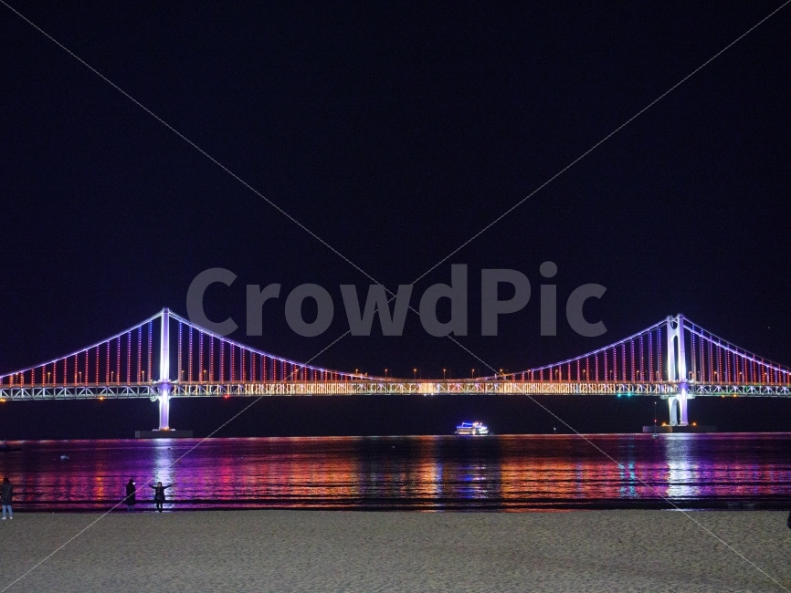 부산,바다,밤바다,해변,다리,광안리,광안대교,해변,바다,beach,sea,야경,밤,풍경,nightscape,night,landscape,색깔,색상,색채,색감,color sense,color sensitivity,feeling of color,bridge,building,건물