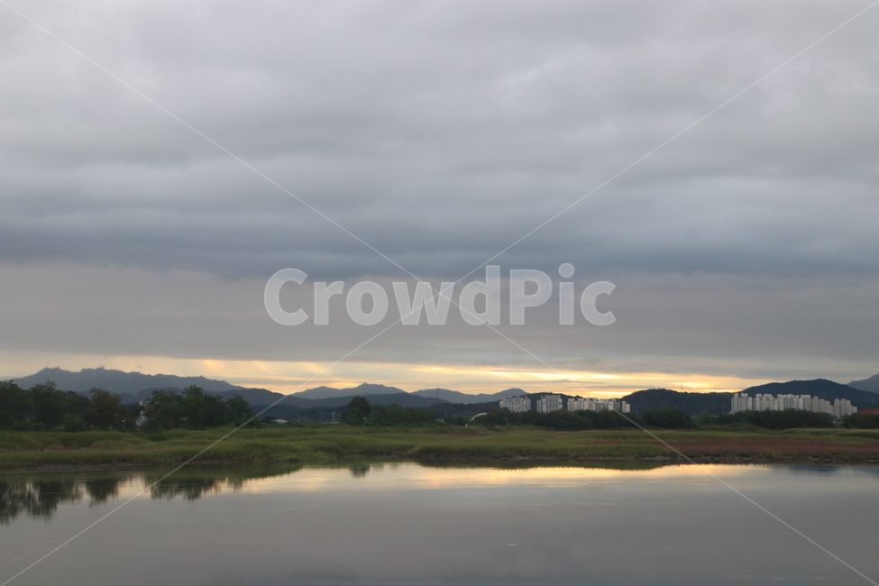 water,outdoors,아파트,호수공원,물가,물,nature,자연,구름,풀,산,하늘