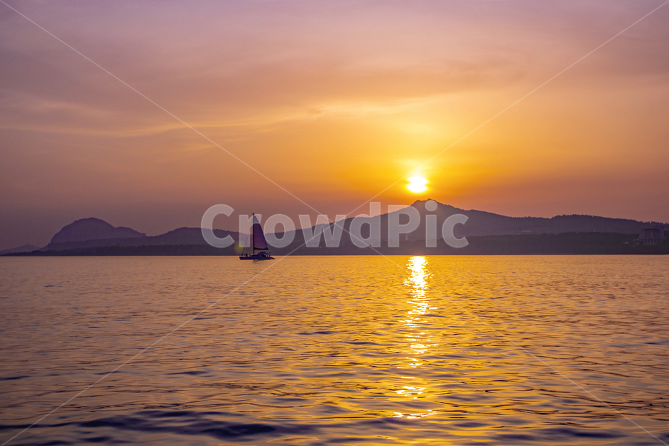 boat,보트,transportation,sunlight,햇빛,nature,자연,요트,sunset,선셋,노을,자연,풍경,nature,landscape