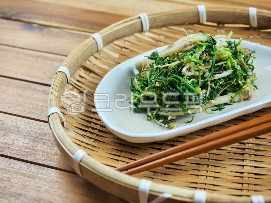 냉이무침,냉이,허브,나물,음식,봄나물,웰빙음식,자연식,채소,녹색,잎,뿌리,뿌리식물,뿌리채소,봄,채식,야채,herb,herbs,food,springgreens,wellnessfood,naturalfood,vegetable,green,leaf,root,rootplant,rootvegetables,spring,vegetariandiet