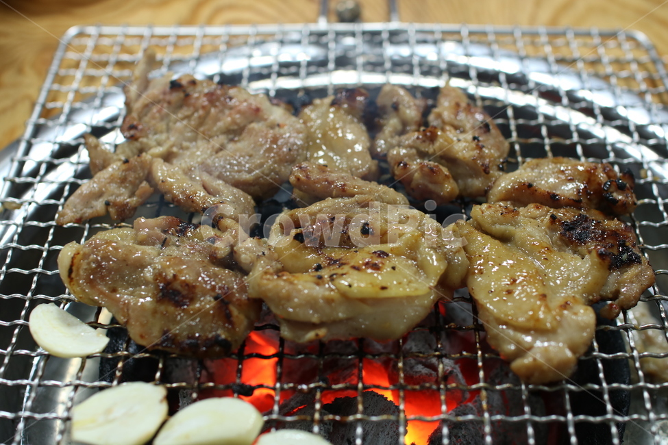 닭갈비,한식,고기,닭고기,직화구이,숯불구이,닭갈비구이,닭갈비숯불구이,석쇠,마늘,식사,바베큐,음식,음식,식재료,요리,food,cook,meal,dishes,food reserves