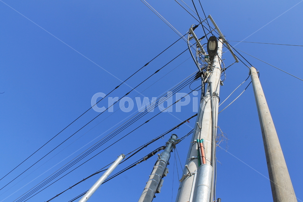 전봇대,전신주,전기선,telephonepole,utilitypole,파란하늘,telegraphpole,전력케이블,sky,bluesky,파른하늘,푸른하늘,하늘