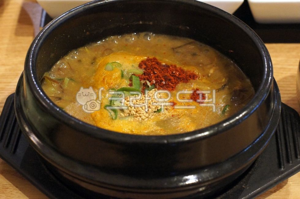 국밥,고사리해장국,meatsoup,고사리육개장,porkstew,국물,한식,한국음식,reserves,사발,뚝배기,pottery,earthenpot,고기국밥,ttukbaegi,제주향토음식,brackenmeatstew,hangoversoup,brackensoup,음식,food,요리,플레이팅,foodpresentation,plating