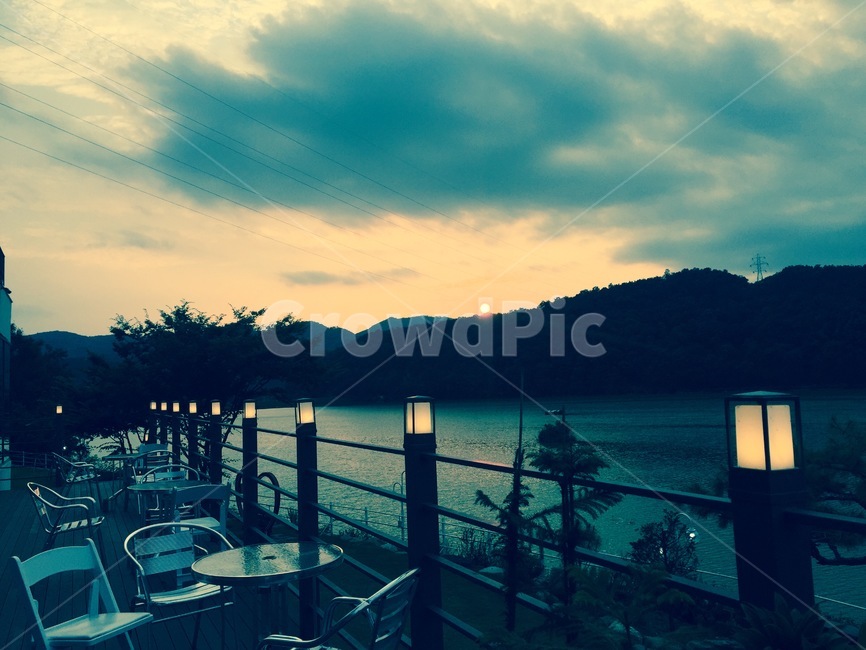 배경화면,카페,배경,하늘,조명,자연,풍경,nature,landscape,water,물,railing,난간,handrail,banister,waterfront,워터 프론트,port,포트,pier,교각