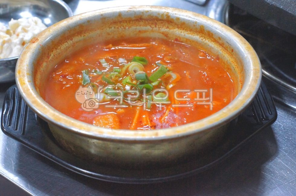 Yangpooni,plating,nickelsilver,Kimchi hot pot,kimchistew,meatstew,spicystew,kimchijjigae,food,nickelpot,porkstew,two spoon pot,Plating,kimchi soup,kfood,cooking,Pork Kimchi Stew,foodpresentation
