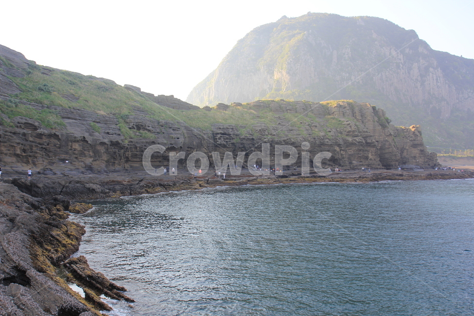 promontory,곶,nature,자연,outdoors,옥외,water,물,shoreline,해안선,삼방산,용머리,해안,바다,해변,절벽,제주도,jeju,jeju island