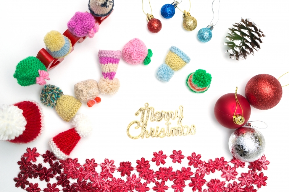 xmas,xmas문구,크리스마스,솔방울,볼,산타모자,이벤트,성탄절,오브젝트,컨셉,컨셉트,콘셉,콘셉트,스튜디오,실내,성탄,기념,기념일,휴일,소품,장식,장식품,겨울,메리크리스마스,누끼,시즌,선물,인테리어,디자인,데코,데코레이션,잔치,축제,파티,배경,이미지,배경이미지,영문,영어,글자,문구,글씨,흰배경,흰색,화이트,빨간색,레드,소나무,식물,나무,가을,자연,눈꽃,붉은색,화려한,크리스마스볼,모자,털모자,산타,산타클로스,메리크리스마스문구,겨울,계절,winter,season,기념일,축하,anniversary,congratulation,celebrate,celebration,메리크리스마스,성탄절,merry christmas,사물,물건,오브젝트,thing,object,matter,연출,컨셉,콘셉,direction,concept,누끼,remove background