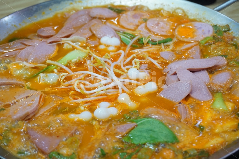 부대찌개,찌개,한식,국물,따뜻한국물,국물요리,해장,숙취,속풀이,햄폭탄부대찌개,요리,음식,식재료,요리,food,cook,meal,dishes,food reserves,한식,한국음식,한국요리,korean food,korean dishes,korean meal,korean cook