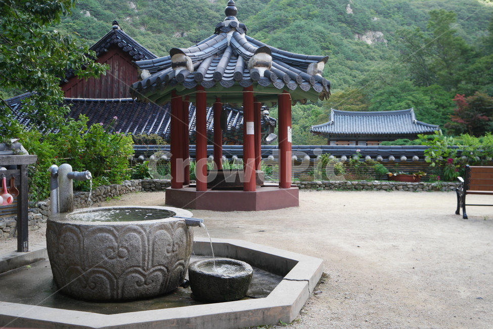 벤치,우물,산,절,사찰,물,종,한국전통,한국문화,korean traditional,korean culture