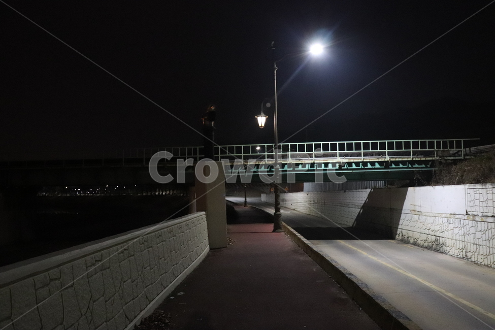 밤,달,야경,도시,경치,풍경,도로,굴다리,야경,밤,풍경,nightscape,night,landscape,road,banister,난간,handrail,asphalt,아스팔트,freeway,고속 도로