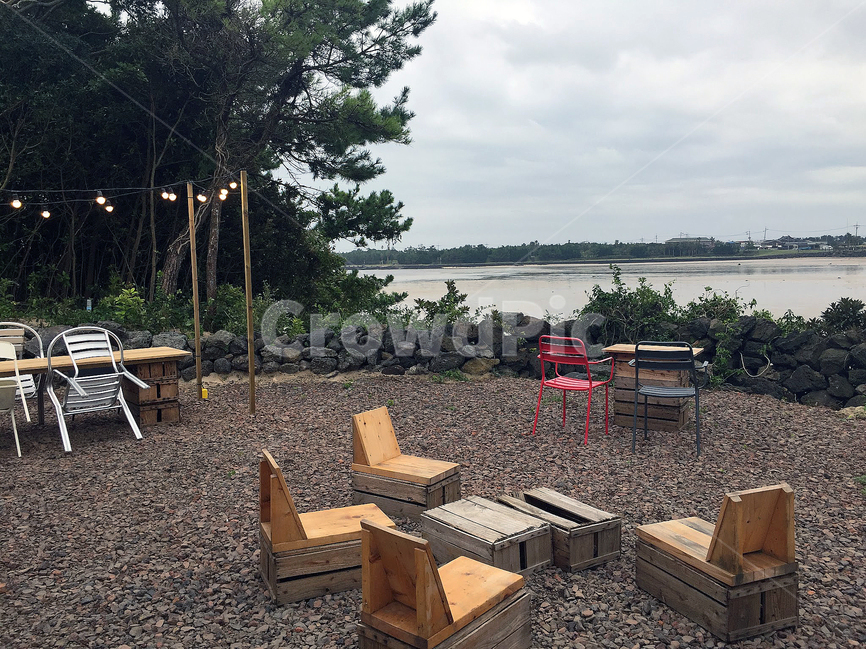 카페,제주도,야외테라스,해안가,제주,해변,바다,beach,sea,제주도,jeju,jeju island,wood,나무,plywood,합판