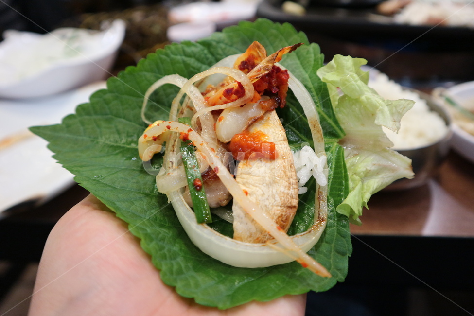 삼겹살,고기,쌈,깻잎,돼지고기,야채쌈,푸짐,먹방,맛집,육류,육식,음식,요리,외식,회식,저녁식사,술자리,술안주,porkbelly,meat,food,cook,cooking,sesame,한국음식,korea,koreanfood,koreancooking,eat,eatout,dinner,dining,diningtogether,wrapping,eating