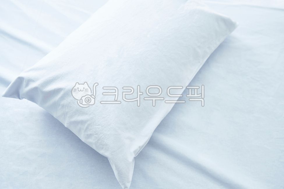 source,interior,bedding,white,fabric,background,background source,pillow,backgroundsource,blanket,covers