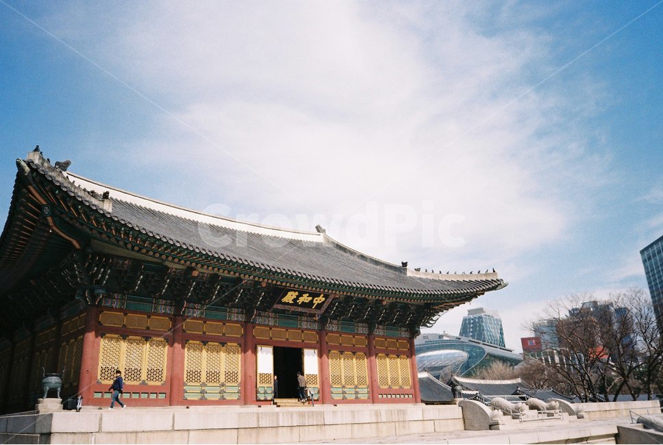 건물,건축물,building,architecture,temple,신전,pagoda,탑,shrine,신사,worship,예배,human,인간,person,사람,구름,자연,궁,덕수궁,궁궐,문화유산,전통가옥