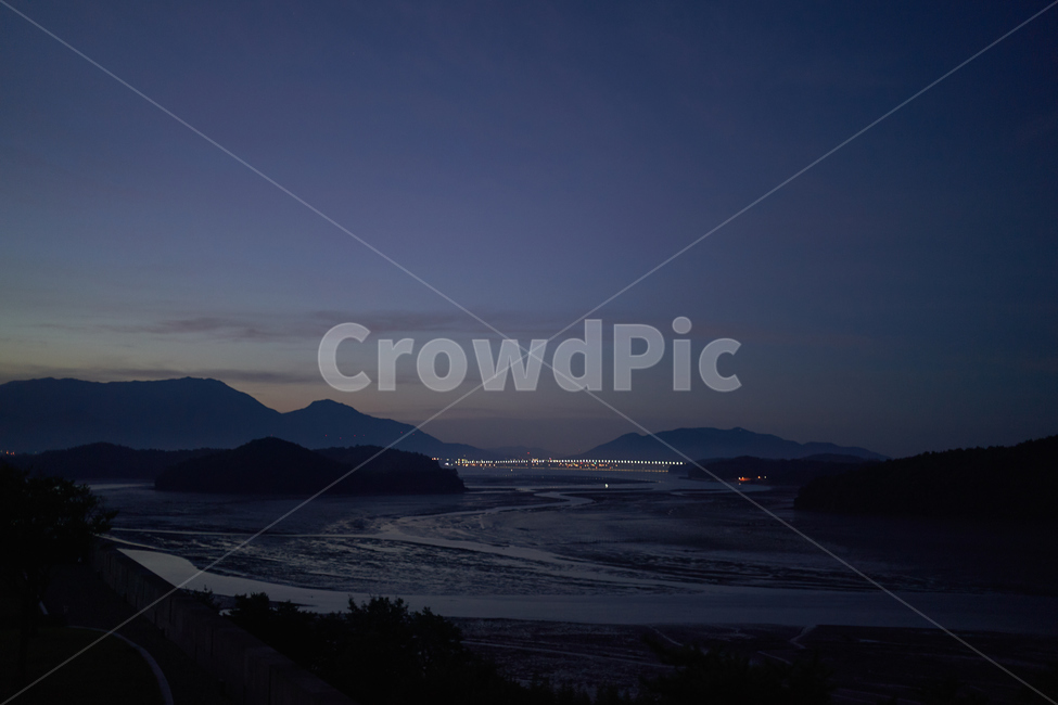 밤,바다,배경,하늘,산,자연,풍경,night,sea,background,sky,mountain,nature,자연,풍경,nature,landscape,land,땅,outdoors,옥외,promontory,곶,ocean,대양,water,물,shoreline,해안선