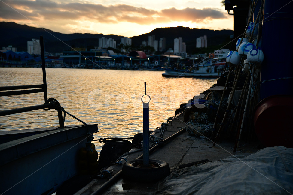 어판장,해질녘,노을,물빛,황금빛,산업,industry,industrial,어업,fishery,fishing industry
