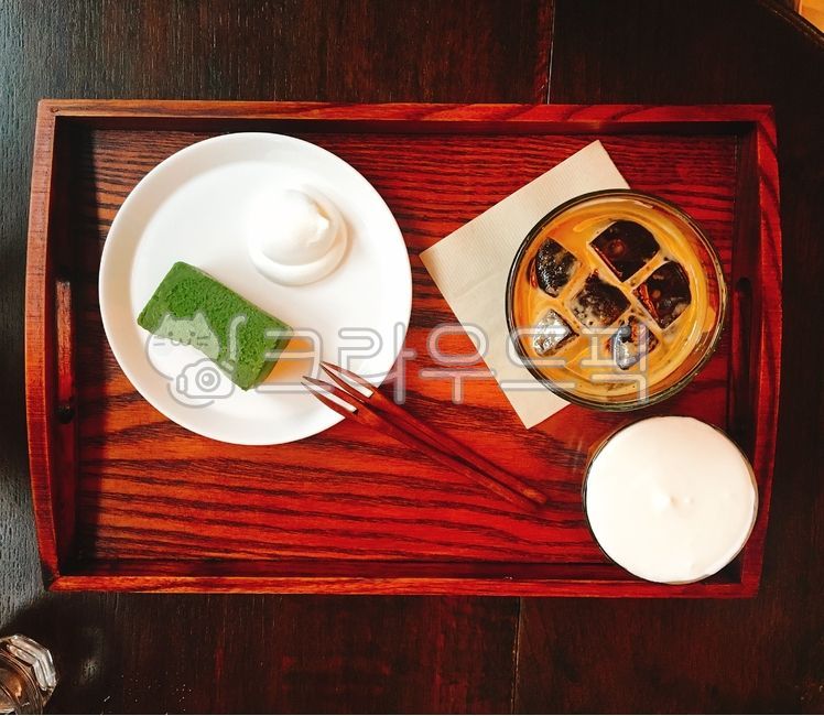 커피,카페,아메리카노,아이스아메리카노,크림,디저트,말차,생크림,cafe,dessert,coffee,americano,cream