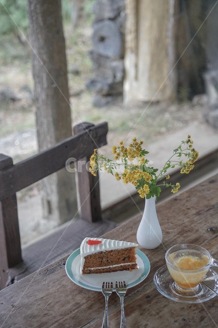 케이크,디저트,음료,차,카페,테이블,음식,식재료,요리,food,cook,meal,dishes,food reserves,디저트,간식,후식,dessert,snack,커피,카페,coffee,cafe,감성,sensible,feeling