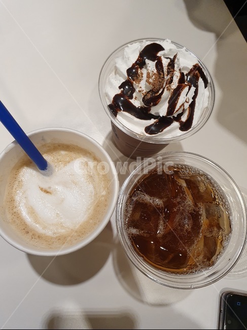 초코시럽,커피,음료수,얼음,아이스티