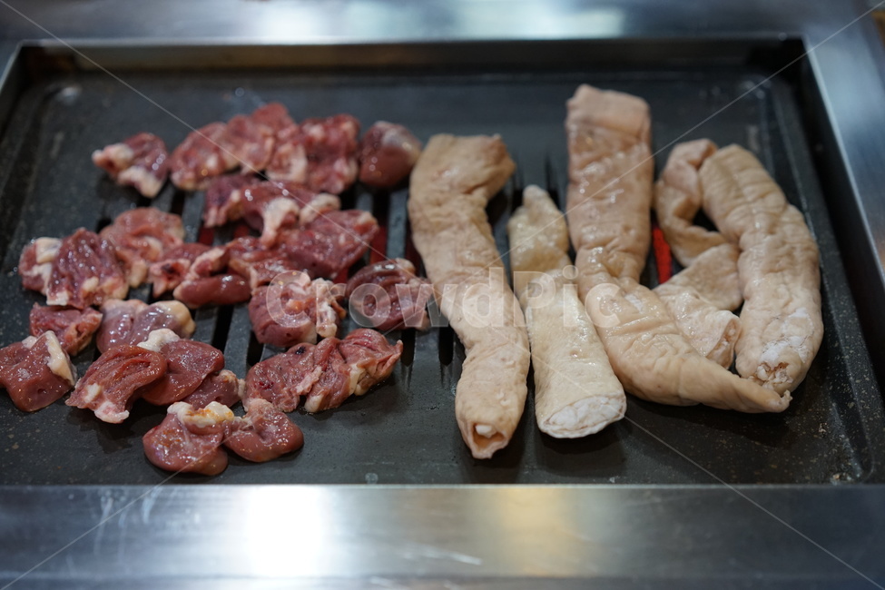 막창,염통,고기,육류,불판,고깃집,돼지막창,막창집,내장,한국음식,음식,식재료,요리,food,cook,meal,dishes,food reserves,육류,고기,meat,한식,한국음식,한국요리,korean food,korean dishes,korean meal,korean cook