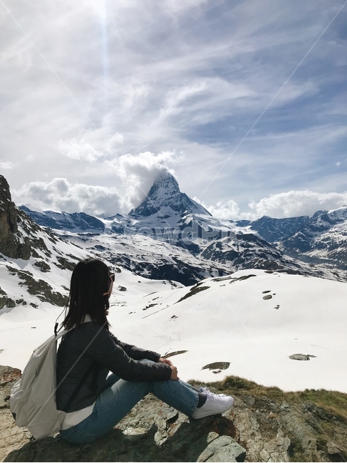스위스,switzland,유럽,europe,해외,overseas,world,외국,세계,foriegn,관광명소,touristattraction,풍경,landscape,nature,자연,mountain,산,outdoors,옥외,mountainrange,산맥,눈,snow,구름,cloud,엽서,postcard,마테호른,matterhorn,감성사진,feeling,휴가,holiday,vacation,사람,person,human,인간,여행,휴가,traveling,vacation,trip