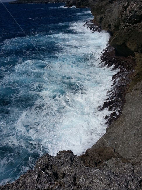 뉴칼레도니아,휴양지,자연,풍경,전망,열대,nature,summer,여름,sea,ocean,대양,aquablue,소다색,푸른색,하늘,파도,wave,포말,절벽,cliff