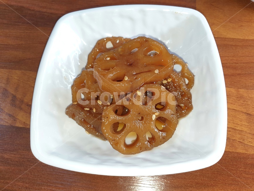 반찬,연근,연근조림,건강식,healthfood,가정식,접시,식탁,밑반찬,음식,전통음식,요리,식사,아침,점심,저녁,dish,homemade,table,quisine,채소,food,breakfast,lunch,dinner,한식,식재료,koreanfood,cook,meal,음식문화,음식,식재료,요리,food,cook,meal,dishes,food reserves